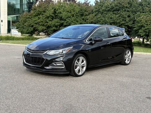 Used 2017 Chevrolet Cruze Premier FWD image 2