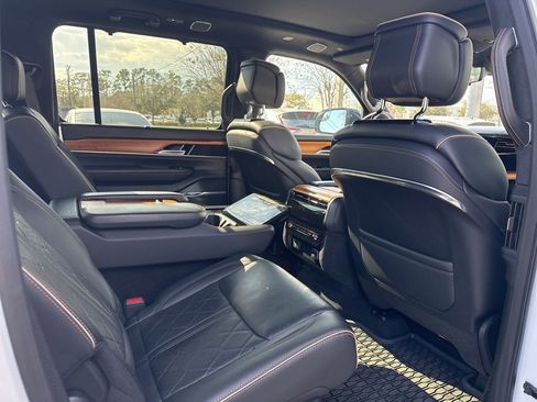 Used 2024 Jeep Grand Wagoneer L Series III image 12