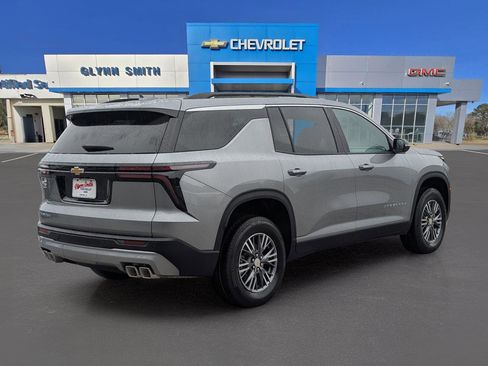 New 2026 Chevrolet Traverse LT image 8