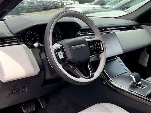 New 2026 Land Rover Range Rover Velar Dynamic SE image 10