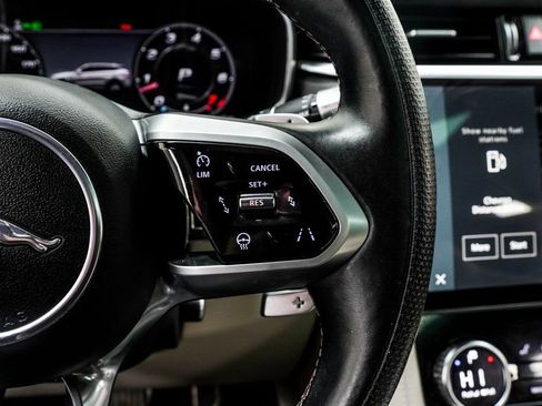 Used 2021 Jaguar F-PACE SVR image 32