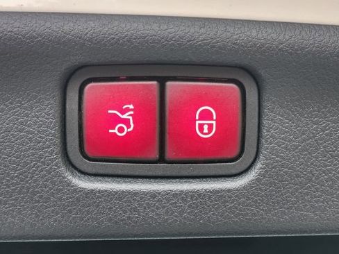 Certified 2022 Mercedes-Benz C 300 4MATIC Sedan image 18