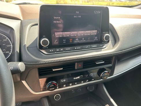 Used 2023 Nissan Rogue SV image 16