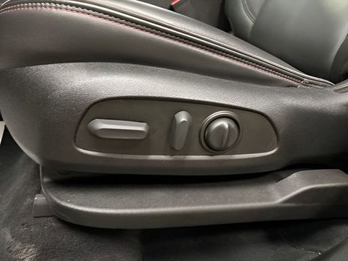 Used 2023 Chevrolet Traverse RS image 34