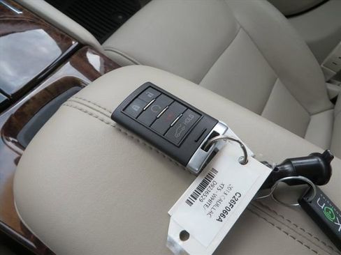 Used 2013 Cadillac XTS image 27