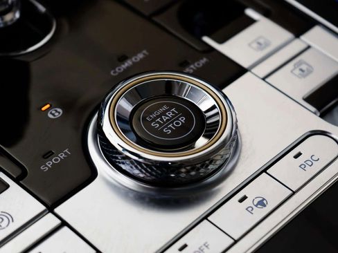Used 2023 Bentley Flying Spur Azure AWD/4WD image 48