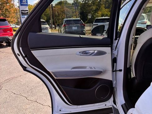 Used 2022 Genesis GV70 2.5T w/ Advanced Package AWD/4WD image 25