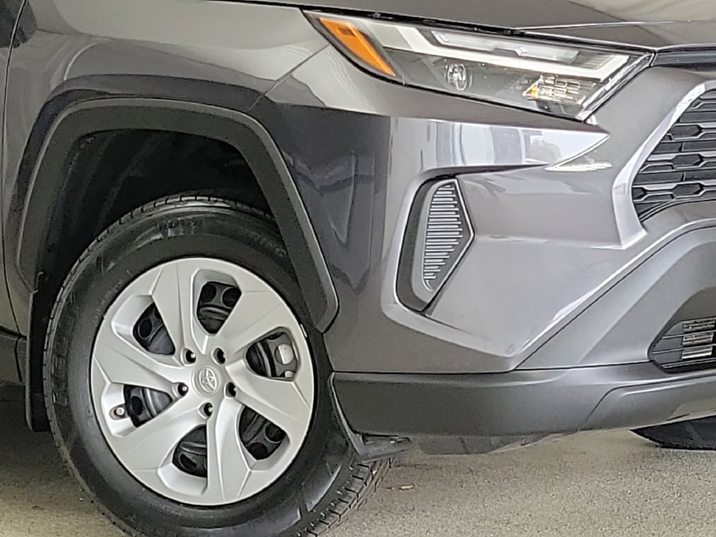 Used 2024 Toyota RAV4 LE AWD/4WD image 2