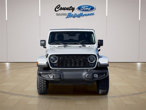 Used 2024 Jeep Gladiator Willys image 12