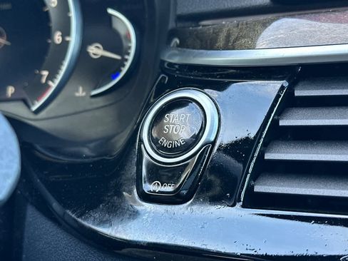 Used 2019 BMW 540i w/ M Sport Package image 24