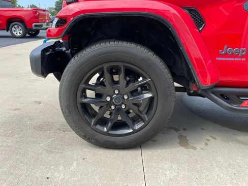Used 2024 Jeep Wrangler Unlimited w/ Convenience Group AWD/4WD image 15