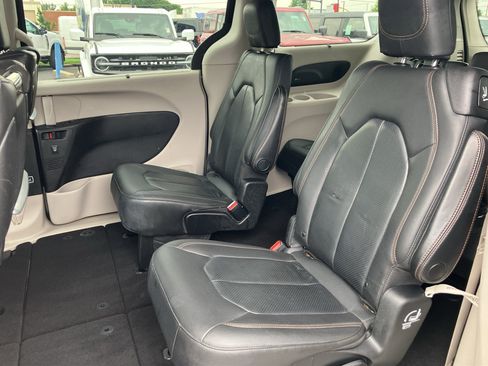 Used 2020 Chrysler Pacifica Touring-L Plus FWD image 30