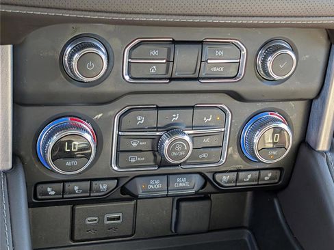 Used 2024 GMC Yukon SLT image 29