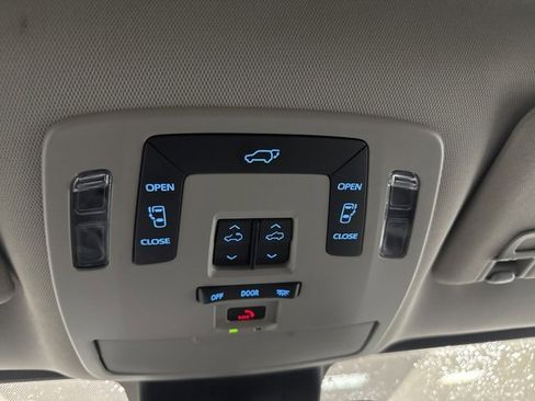 Used 2024 Toyota Sienna XLE image 39