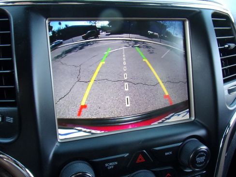 Used 2017 Jeep Grand Cherokee Laredo w/ Quick Order Package 2BE image 16