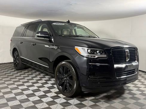 Used 2023 Lincoln Navigator L Reserve w/ Equipment Group 201A AWD/4WD image 9