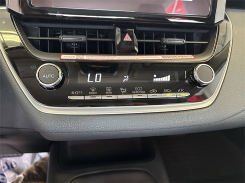 Used 2025 Toyota Corolla LE image 21