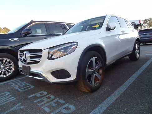 Used 2019 Mercedes-Benz GLC 300 4MATIC image 3