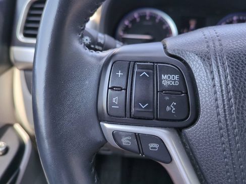 Used 2016 Toyota Highlander XLE FWD image 28