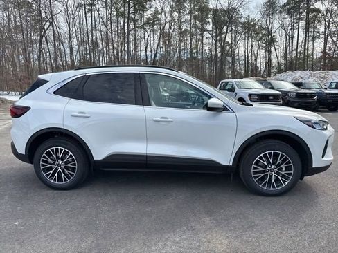 New 2026 Ford Escape SE image 6