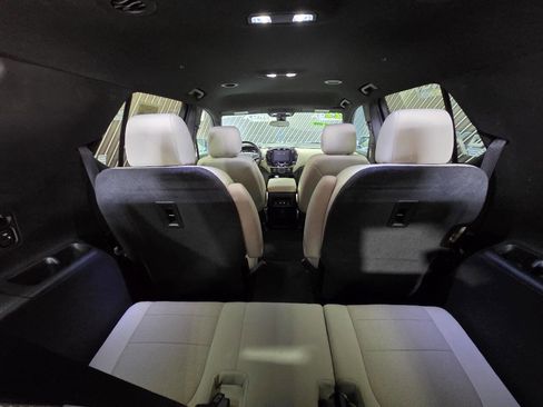 Used 2022 Chevrolet Traverse LT image 28