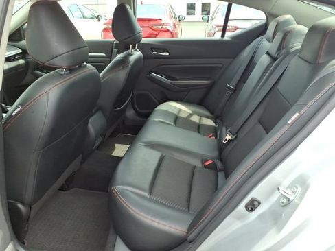 Used 2024 Nissan Altima 2.5 SR FWD image 9