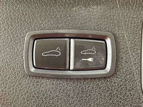 Used 2023 Porsche Macan AWD/4WD image 22