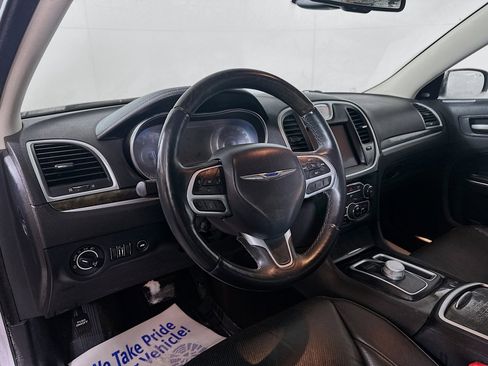 Used 2017 Chrysler 300 C image 9