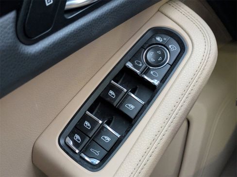 Used 2019 Porsche Macan w/ Premium Package Plus image 22