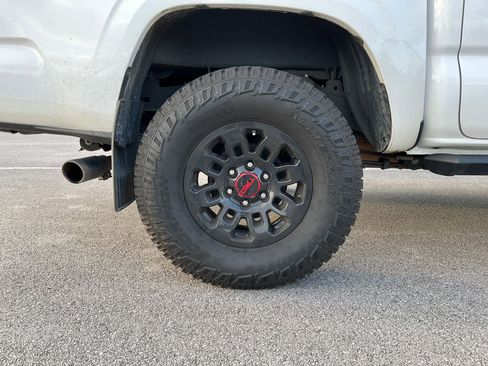 Used 2020 Toyota Tacoma SR image 8