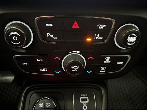 Used 2021 Jeep Compass Trailhawk image 30