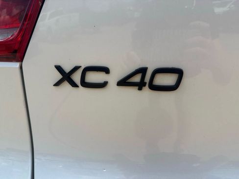 Used 2024 Volvo XC40 B5 Plus AWD/4WD image 10