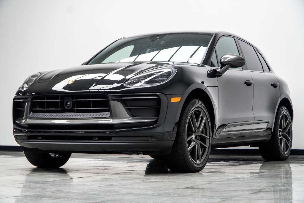Used 2023 Porsche Macan Turbo AWD/4WD image 12