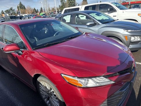 Certified 2020 Toyota Camry XLE image 2
