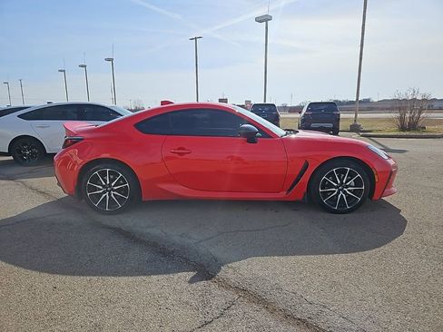 Used 2023 Toyota GR86 Base image 4