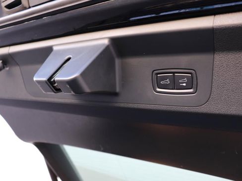 Used 2018 Porsche Panamera 4 image 24