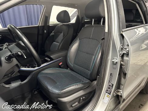 Used 2019 Kia Niro EX Premium w/ Cold Weather Package 1.0 FWD image 9