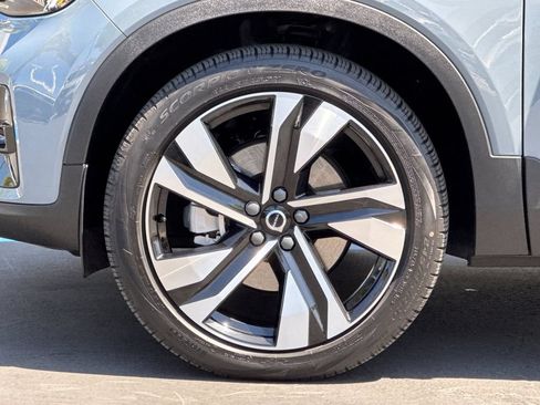 Certified 2023 Volvo XC40 B5 Plus w/ Protection Package Premier AWD/4WD image 25