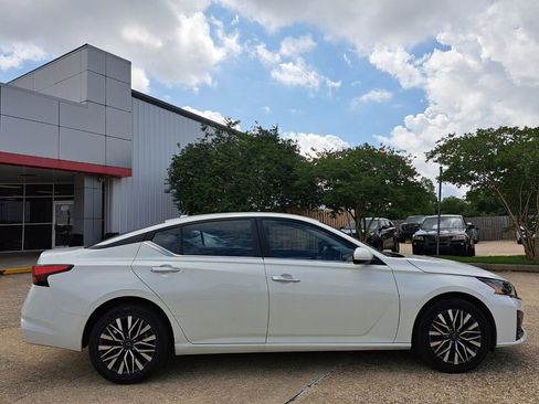 Used 2023 Nissan Altima 2.5 SV AWD/4WD image 4