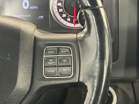 Used 2019 RAM 1500 Classic SLT w/ Luxury Group image 16