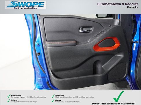 Used 2025 Nissan Frontier PRO-4X image 14