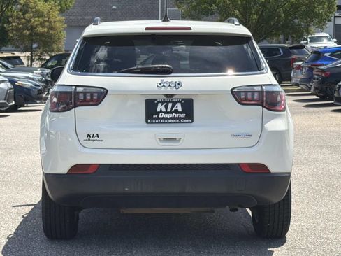 Used 2019 Jeep Compass Latitude FWD image 5