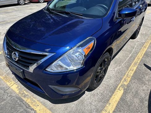 Used 2019 Nissan Versa SV image 3