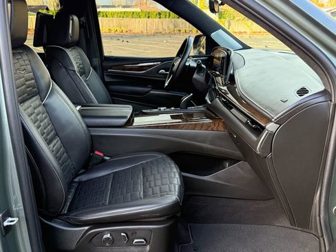 Used 2024 Cadillac Escalade ESV Sport Platinum w/ LPO, ONYX Package image 16