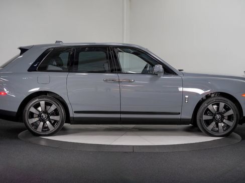 Used 2022 Rolls-Royce Cullinan w/ Dark Exterior Package AWD/4WD image 6
