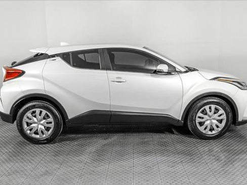 Used 2020 Toyota C-HR LE image 9