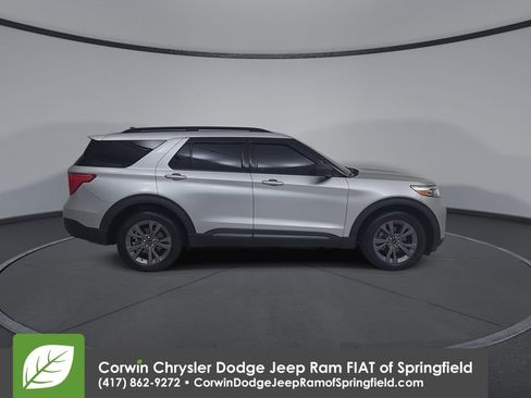 Used 2021 Ford Explorer XLT w/ Equipment Group 202A AWD/4WD image 17