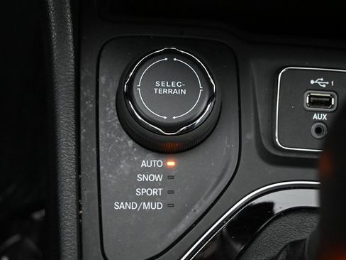 Used 2022 Jeep Cherokee Limited image 33