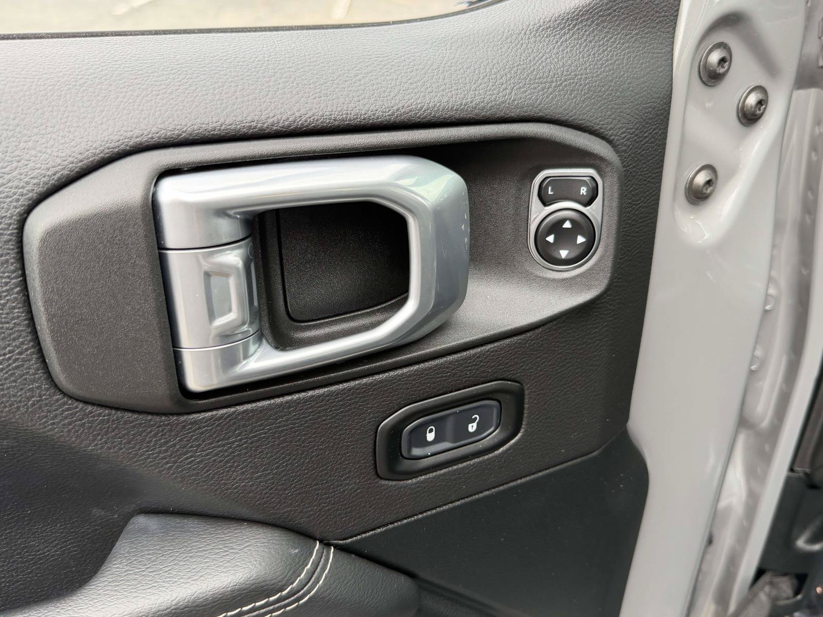 Used 2021 Jeep Wrangler Unlimited Sahara AWD/4WD image 23
