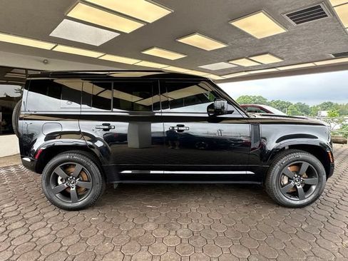 Used 2022 Land Rover Defender 110 X-Dynamic HSE AWD/4WD image 4